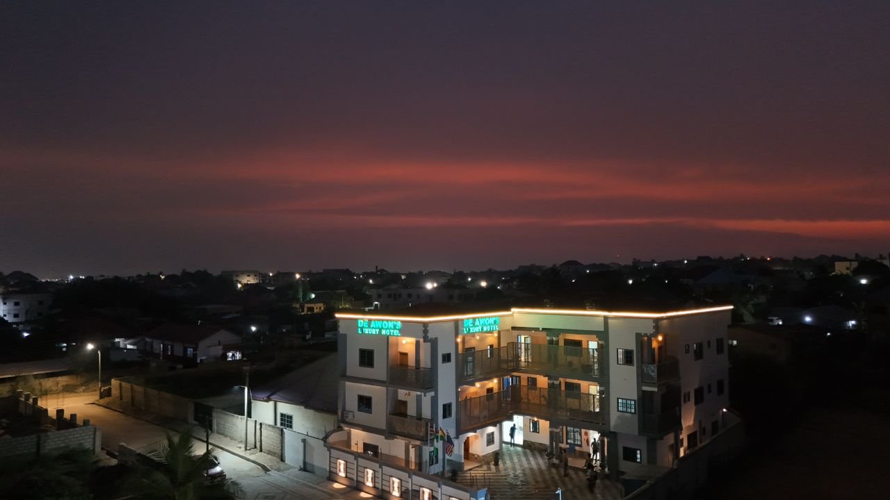 De Awon's Luxury Hotel at dusk
