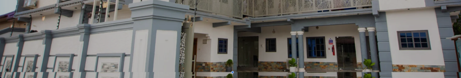 Grand entrance of De Awon's
